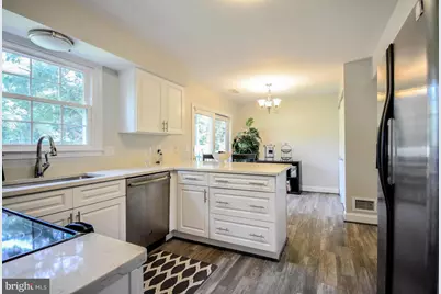 13527 Point Pleasant Drive, Chantilly, VA 20151 - Photo 8