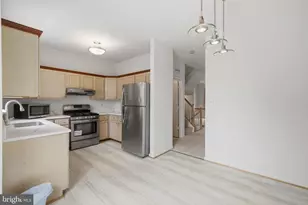 2449 Clover Field Cir, Herndon, VA 20171 - Photo 16