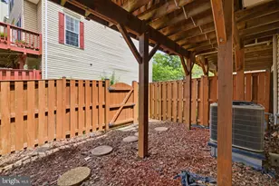 2449 Clover Field Cir, Herndon, VA 20171 - Photo 30