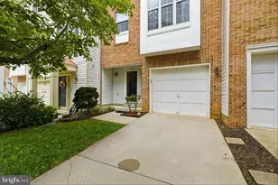 2449 Clover Field Cir, Herndon, VA 20171 - Photo 2