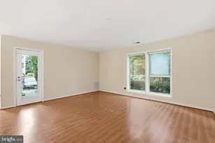 3176 Summit Square Dr, Oakton, VA 22124 - Photo 2