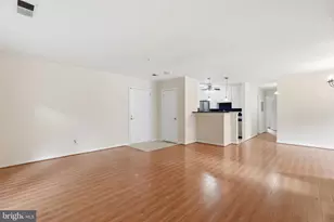 3176 Summit Square Dr, Oakton, VA 22124 - Photo 4
