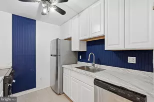 3176 Summit Square Dr, Oakton, VA 22124 - Photo 8