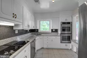 8905 Valley Forge Dr, Alexandria, VA 22309 - Photo 10
