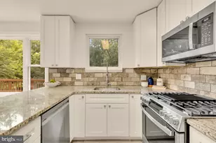10103 Dundalk St, Fairfax, VA 22032 - Photo 12