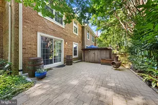2172 Golf Course Dr, Reston, VA 20191 - Photo 30