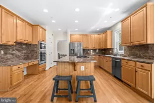 6914 Winter Ln, Annandale, VA 22003 - Photo 10