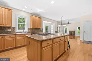 6914 Winter Ln, Annandale, VA 22003 - Photo 12