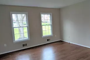 4850 Slatestone Ct, Fairfax, VA 22030 - Photo 6
