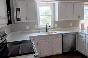4850 Slatestone Ct, Fairfax, VA 22030 - Photo 2