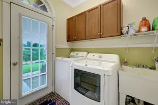 11042 Heathland Dr, Oakton, VA 22124 - Photo 30