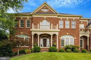 11042 Heathland Dr, Oakton, VA 22124 - Photo 6