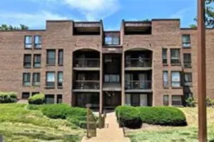 11232 Chestnut Grove Square, Reston, VA 20190 - Photo 2