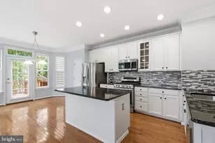7843 Locust Leaf Ln, Alexandria, VA 22315 - Photo 10