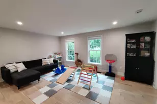 9051 Laurel Hill Ct, Vienna, VA 22182 - Photo 2