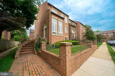 10168 Turnberry Place, Oakton, VA 22124 - Photo 1