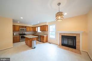 10168 Turnberry Pl, Oakton, VA 22124 - Photo 8