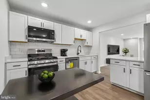 7403 Houndsbury Ct, Alexandria, VA 22315 - Photo 4
