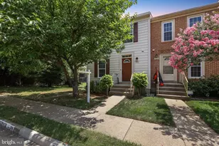7403 Houndsbury Ct, Alexandria, VA 22315 - Photo 2