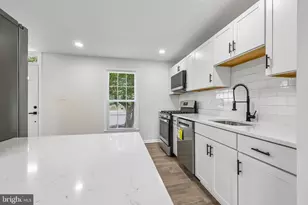 7403 Houndsbury Ct, Alexandria, VA 22315 - Photo 14