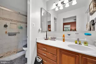8601 Venoy Ct, Alexandria, VA 22309 - Photo 16