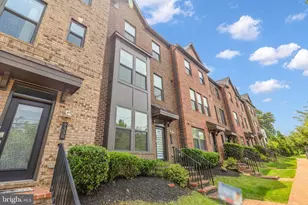 9340 Sweetbay Magnolia Ct, Fairfax, VA 22031 - Photo 2