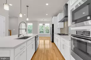 9340 Sweetbay Magnolia Ct, Fairfax, VA 22031 - Photo 16