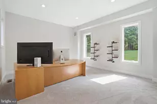1127 Walker Rd, Great Falls, VA 22066 - Photo 22