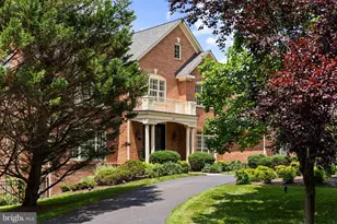 1108 Hobnail Ct, Great Falls, VA 22066 - Photo 2