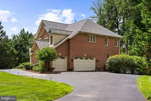 1108 Hobnail Ct, Great Falls, VA 22066 - Photo 4