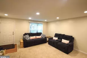 6560 Lochleigh Ct, Alexandria, VA 22315 - Photo 2