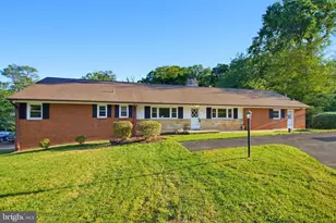 8715 Cherry Dr, Fairfax, VA 22031 - Photo 2
