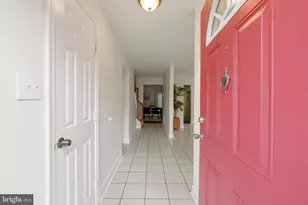 4104 Pleasant Meadow Ct, Chantilly, VA 20151 - Photo 2