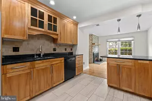 9619 Hillock Ct, Burke, VA 22015 - Photo 8