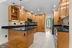 9619 Hillock Ct, Burke, VA 22015 - Photo 10