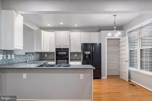 8648 Royal Worcester Ln, Fairfax, VA 22031 - Photo 10