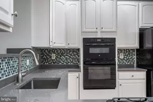 8648 Royal Worcester Ln, Fairfax, VA 22031 - Photo 18