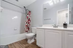 8648 Royal Worcester Ln, Fairfax, VA 22031 - Photo 34