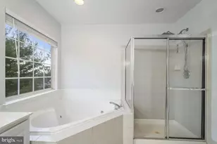 8648 Royal Worcester Ln, Fairfax, VA 22031 - Photo 26
