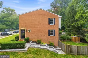 6410 Blarney Stone Ct, Springfield, VA 22152 - Photo 2