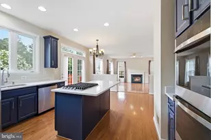 7608 Mcweadon Ln, Springfield, VA 22150 - Photo 10