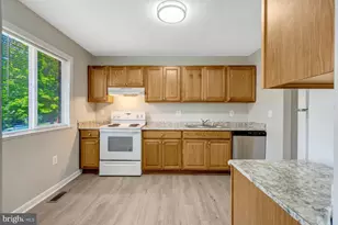 7065 Leewood Forest Dr, Springfield, VA 22151 - Photo 14
