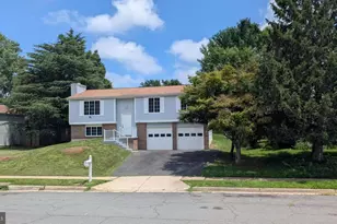2929 Ashdown Forest Dr, Herndon, VA 20171 - Photo 2