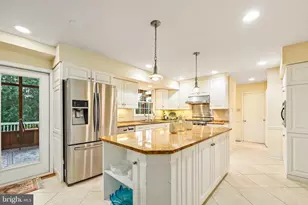 10915 Belgravia Ct, Great Falls, VA 22066 - Photo 4