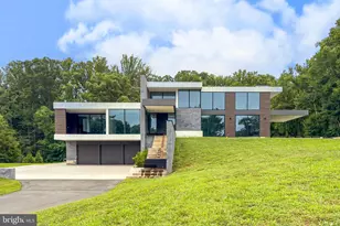 10590 Beach Mill Rd, Great Falls, VA 22066 - Photo 4