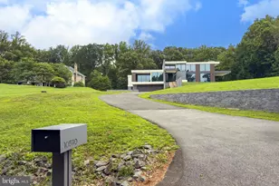 10590 Beach Mill Rd, Great Falls, VA 22066 - Photo 2