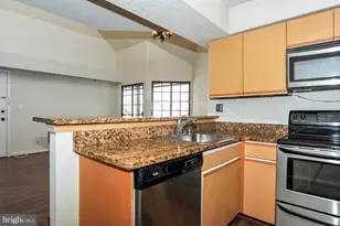 6009 Curtier Dr, Alexandria, VA 22310 - Photo 6