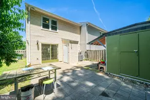 9572 Inverary Ct, Lorton, VA 22079 - Photo 4