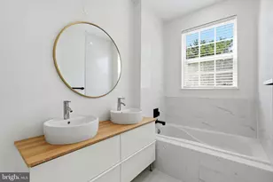 11506 Sperrin Cir, Fairfax, VA 22030 - Photo 14