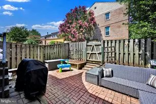 2465 Windbreak Dr, Alexandria, VA 22306 - Photo 8